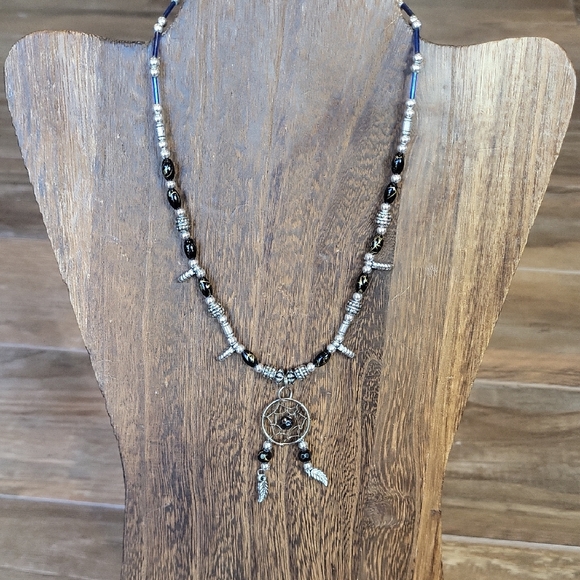 Unbranded Jewelry - Vintage Lightweight Dreamcatcher Pendant Beaded Necklace, Barrel Closure